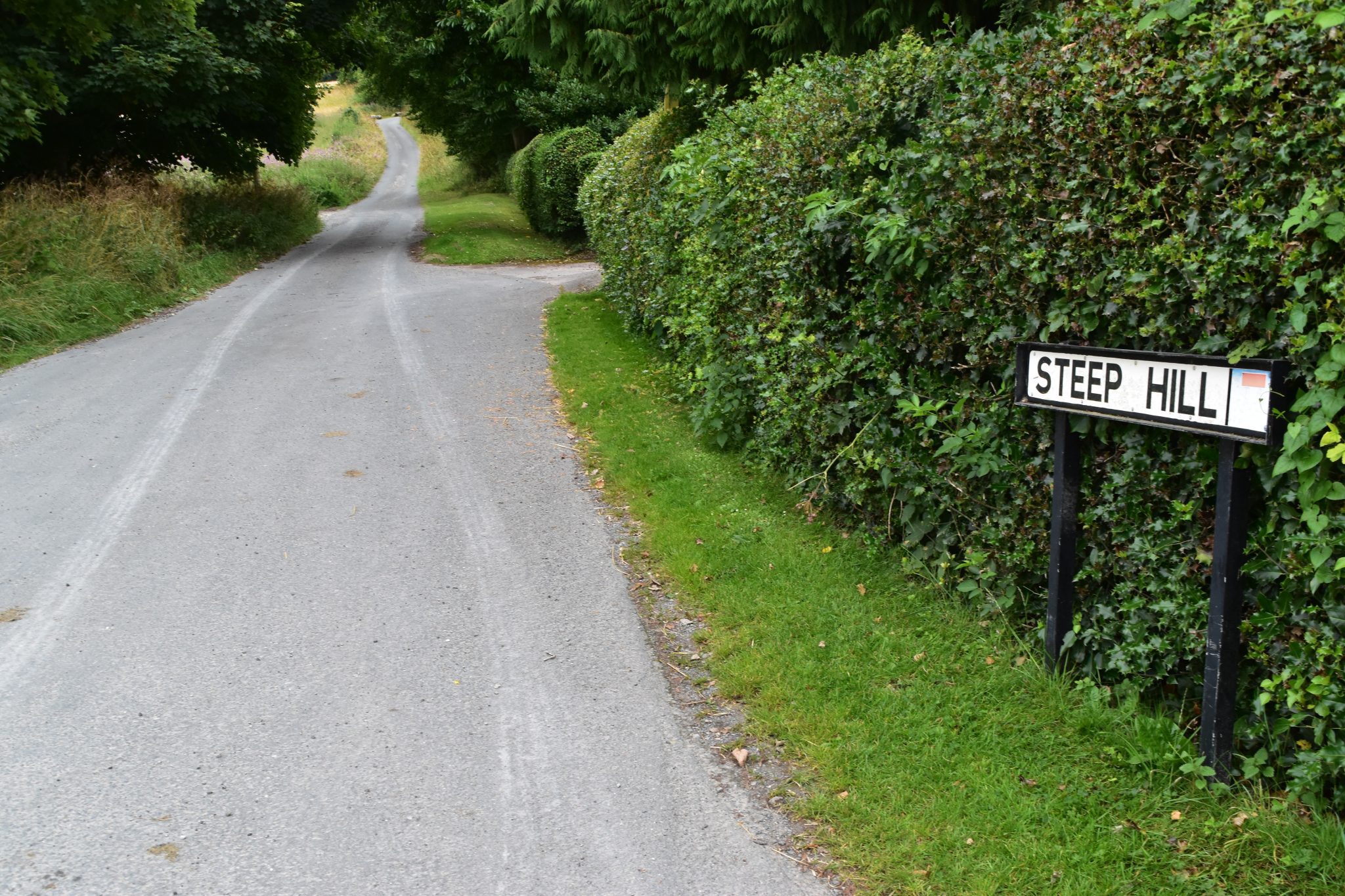 Yorkshire Wolds Way, Steep Hill, just outside South Cave.